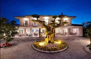 B. Equine Range Hotel - İzmir