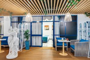 Monicca Collection Oura View Suites