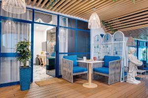 Monicca Collection Oura View Suites