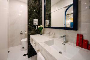 Monicca Collection Oura View Suites