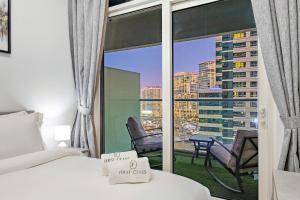 FIRST CLASS 1BR Walk to Dubai Mall Canal Views