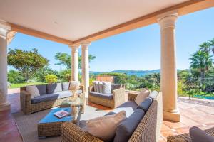 Villa 16 pers climatisée vue mer Saint-Tropez, piscine, proche Golf Tennis Padel