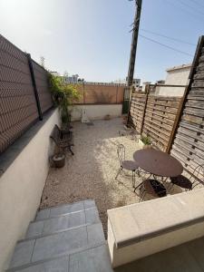 Appartement cosy avec cour privée & terrasse Calme idéal couples familles