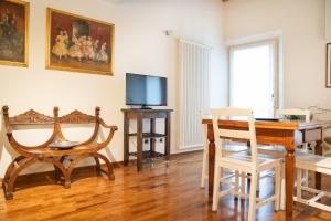 GuestHost - Byron Suite in Ravenna Historic Center