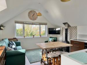 One bed Character Cottage with Parking and Garden