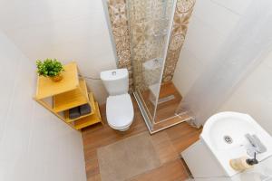 Balinese Vibe Downtown Apartment