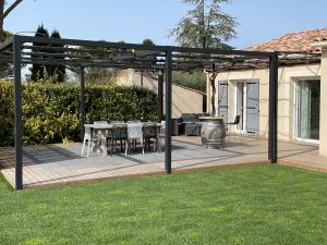 Maison climatisée avec grand jardin, piscine privée et Jacuzzi