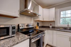 Spacious 4Br3Ba Home With Large Fenced Yard