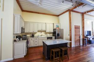 The Roost - On The Bricks In Downtown Thomasville