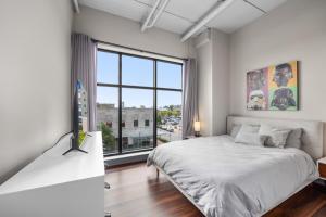 Luxury Apartment W City Views - Leonard Building