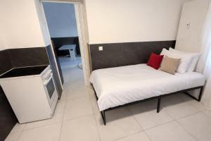 Modern renovated apartment for work and family