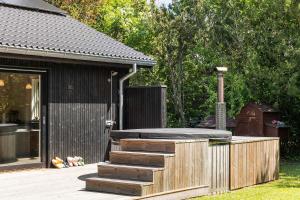 New And Modern Holiday Home With Hot Tub