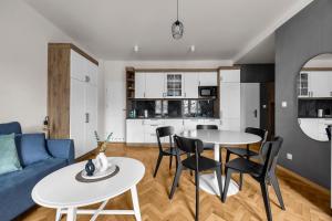 Old Town Eclectic Apartment for 6 people by BookingHost