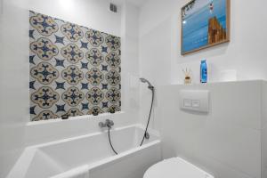 Old Town Eclectic Apartment for 6 people by BookingHost