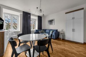 Old Town Eclectic Apartment for 6 people by BookingHost