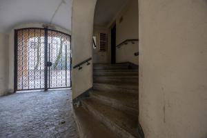 Old Town Eclectic Apartment for 6 people by BookingHost