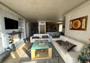 Attico con vista su Mar Tirreno e Alpi Apuane