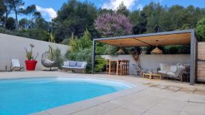 Gîte dAlex et Elodie au calme avec piscine