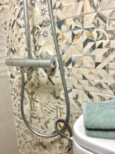 Stylish Central Apartment with Free Parking by ApartMAX