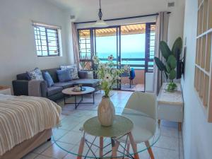 Ocean Rise - 2 Adults & 1 Infant Under 2 - Umdloti