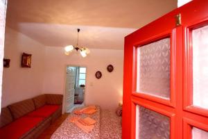 Triple Room with Private Bathroom room in 3 Platana