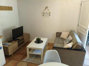 appartement en rez de jardin et terrasse dans villa
