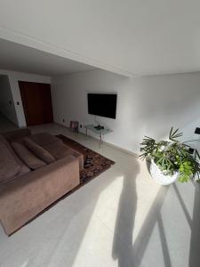 50m Praia Ponta Verde com 4 quartos sendo 3 suites e Vista Mar