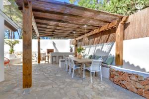 ROMERO - Managed by Almarina Villas