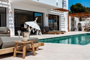 VILLA LUJO - By Almarina Villas