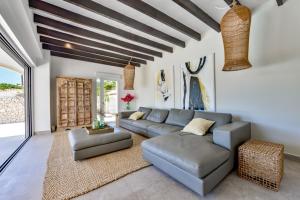 EL TORO - By Almarina Villas