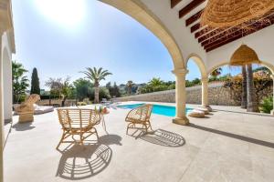 EL TORO - By Almarina Villas