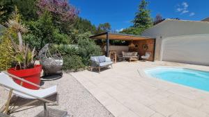 Gîte dAlex et Elodie au calme avec piscine