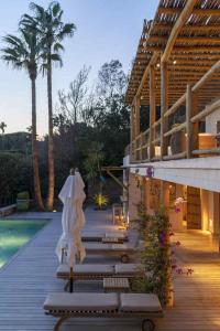 Villa Riviera Sixty Beachside Retreat with Sea Views