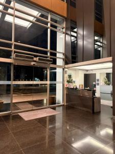Modern 4BR in Central BGC Walk to Shangrila and Ascot