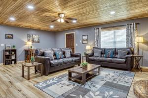 Peaceful Cabin - Secluded, Between Gatlinburg & Pigeon Forge
