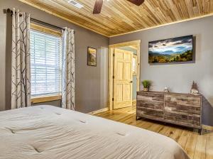 Peaceful Cabin - Secluded, Between Gatlinburg & Pigeon Forge