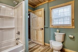 Peaceful Cabin - Secluded, Between Gatlinburg & Pigeon Forge