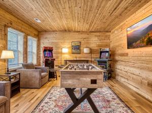 Peaceful Cabin - Secluded, Between Gatlinburg & Pigeon Forge