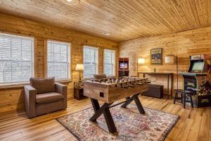 Peaceful Cabin - Secluded, Between Gatlinburg & Pigeon Forge