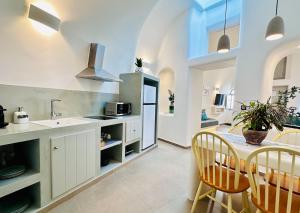 Tiara Suites Fira - Cycladic & Cave