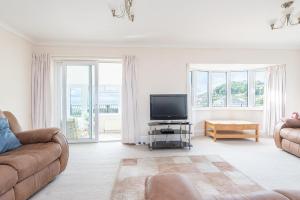 Brookfield lovely sea views of Mawgan Porth beach