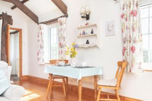 The Linhaye a cottage in the countryside