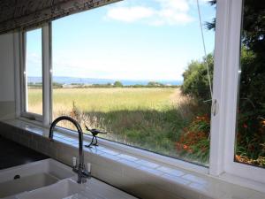 Sparrows Nest sweeping views of Penzance bay