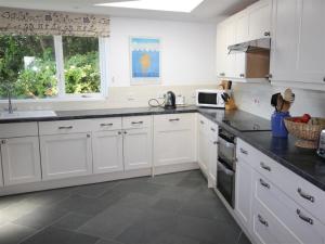 Sparrows Nest sweeping views of Penzance bay