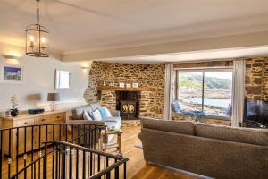 Emelle Kingsand near the waters edge