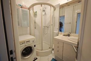 Spacious apartment near Père Lachaise