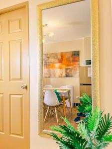 Modern Condo 2 bedroom with balcony - Free Pool & Gym