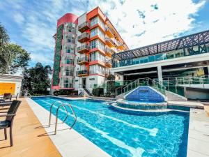 Modern Condo 2 bedroom with balcony - Free Pool & Gym