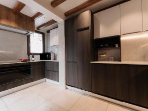 Chalet Savoyard Élegant à Val-dIsère - FR-1-844-7