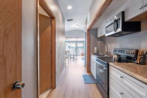 Sunset Suite l Pool l Waterfront Deck